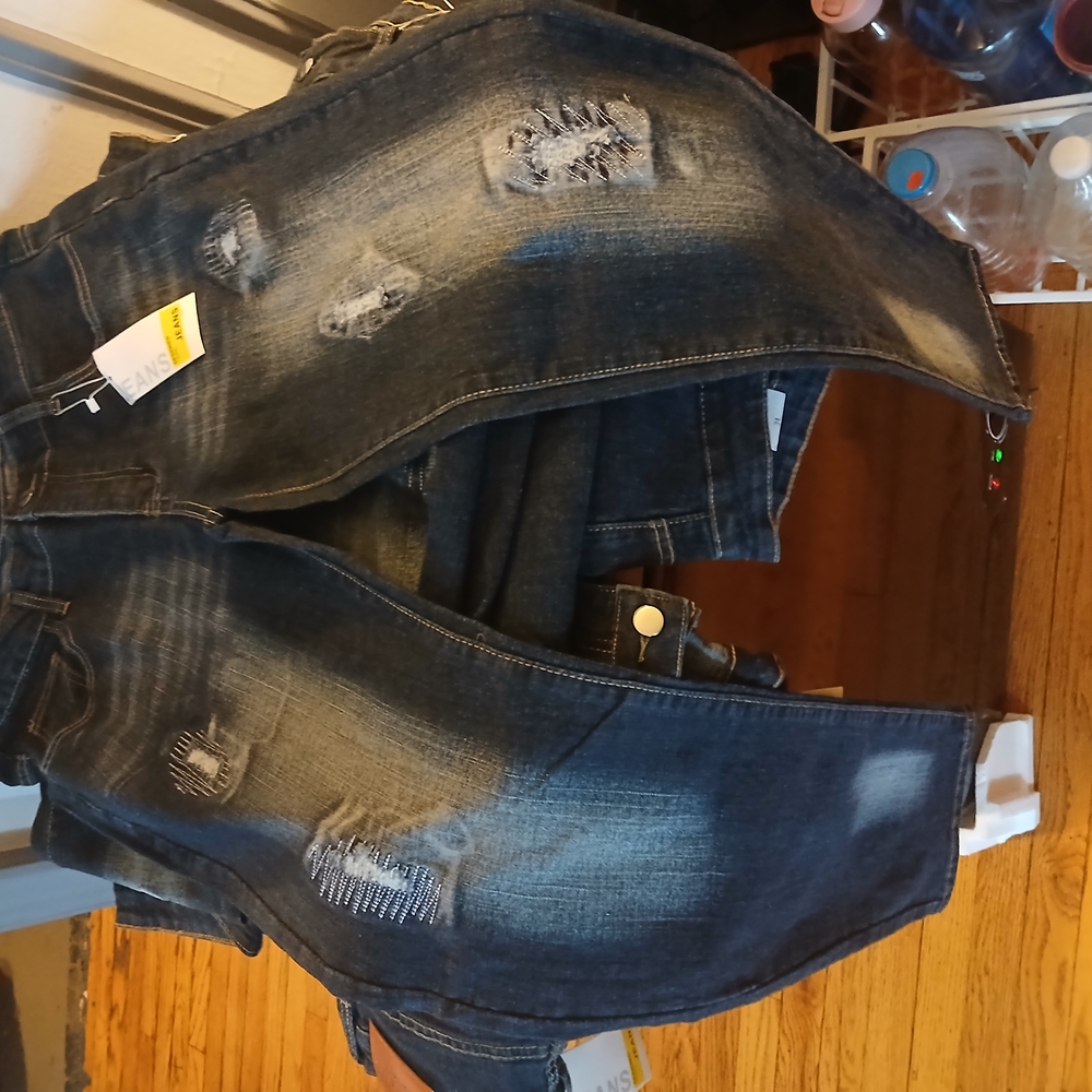 Relaxed Blue Jeans with Distressing and Fading